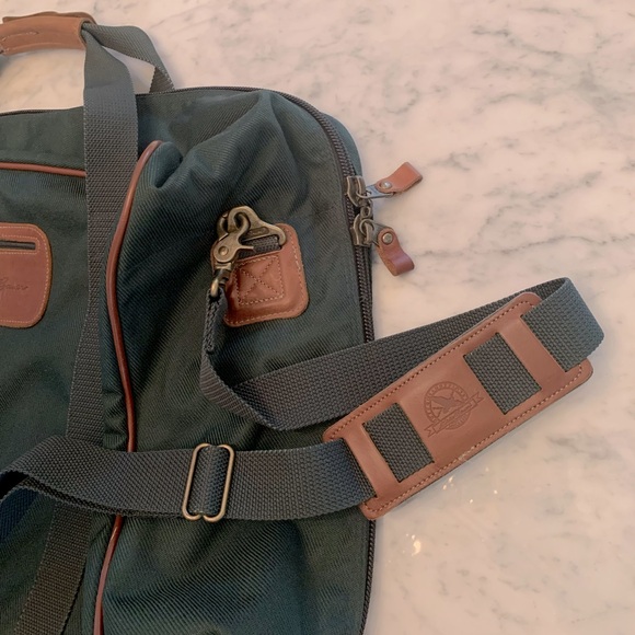 Vintage Eddie Bauer soft suitcase in classic forest green with tan leather trim - Picture 4 of 15